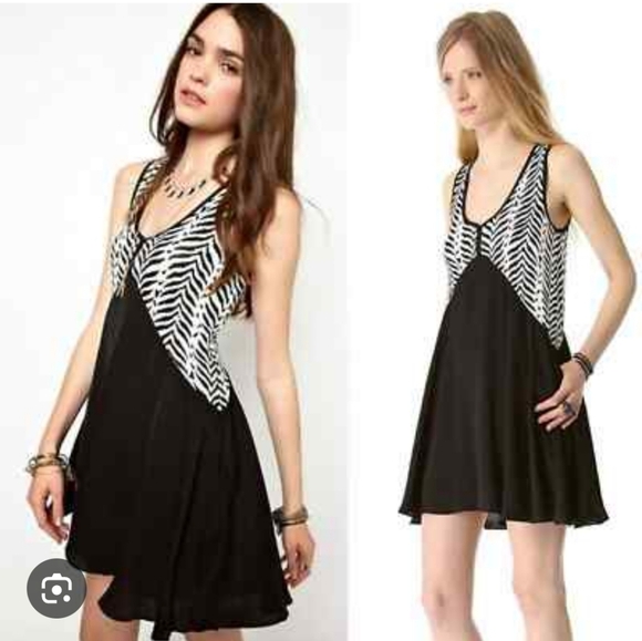 Free People Dresses & Skirts - Free People Black White Zebra Print Walk In The Park Swing Mini Dress Size Small